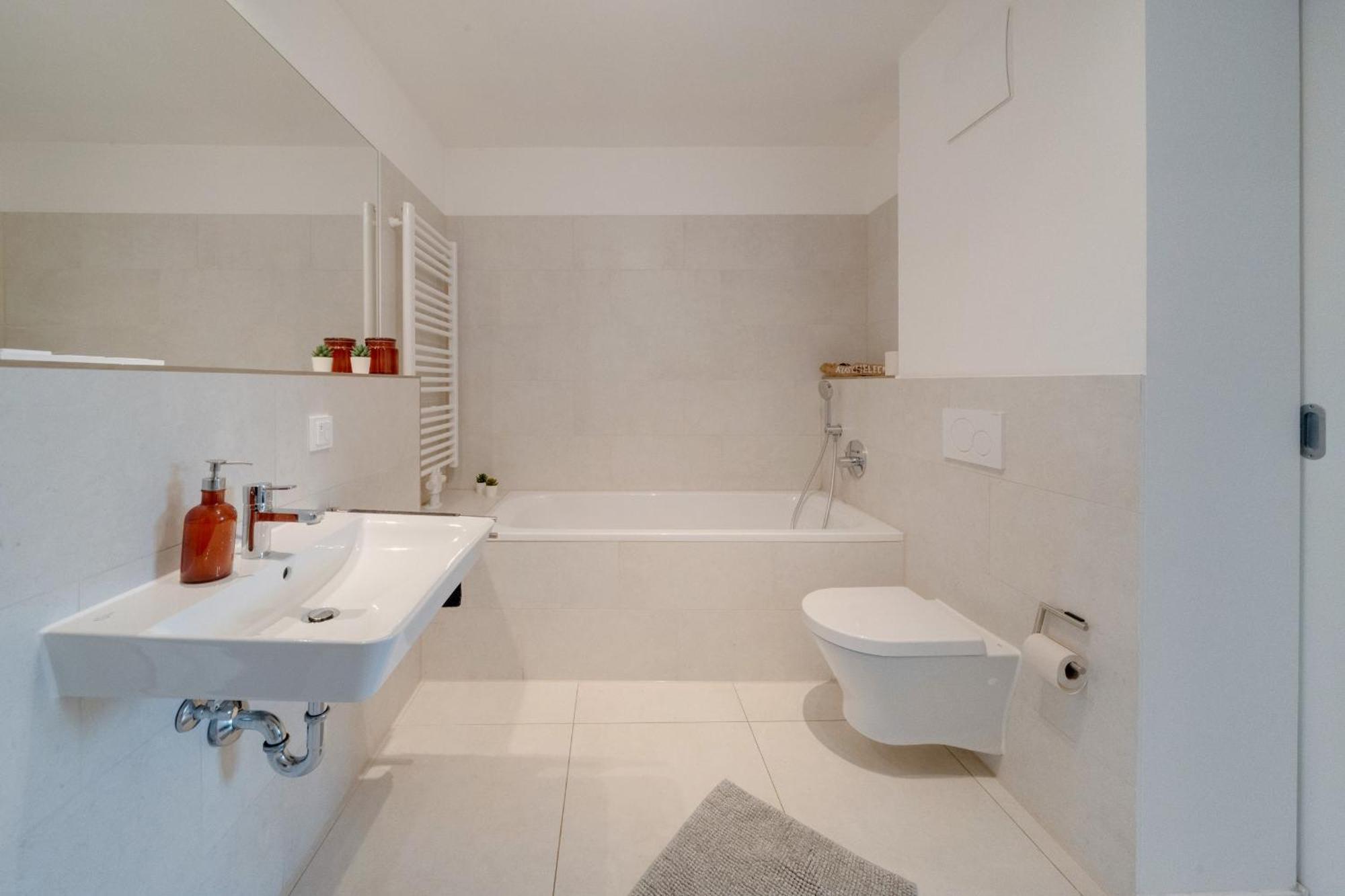 Neu-Luxus Apartment-Zentral In Altstadt-65-80Qm アウグスブルク エクステリア 写真